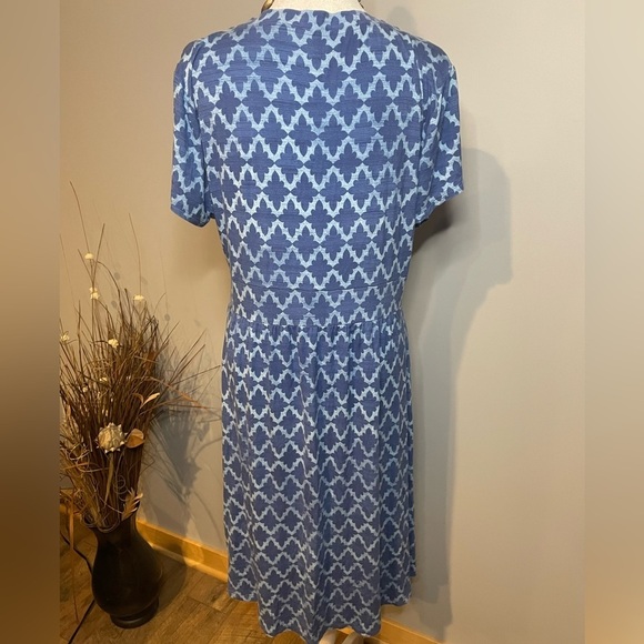 LLBean Women’s Dress LG Petite Blue Geometric Short Sleeve Midi Rayon Spandex - Picture 3 of 11